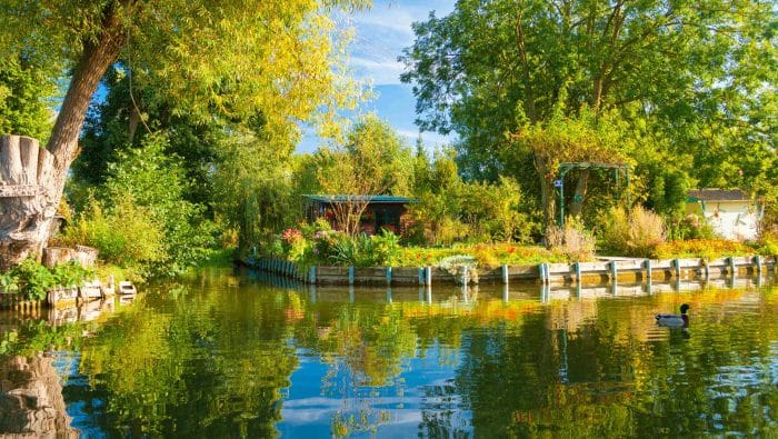 AdobeStock 176465399 hortillonnage amiens compressed2