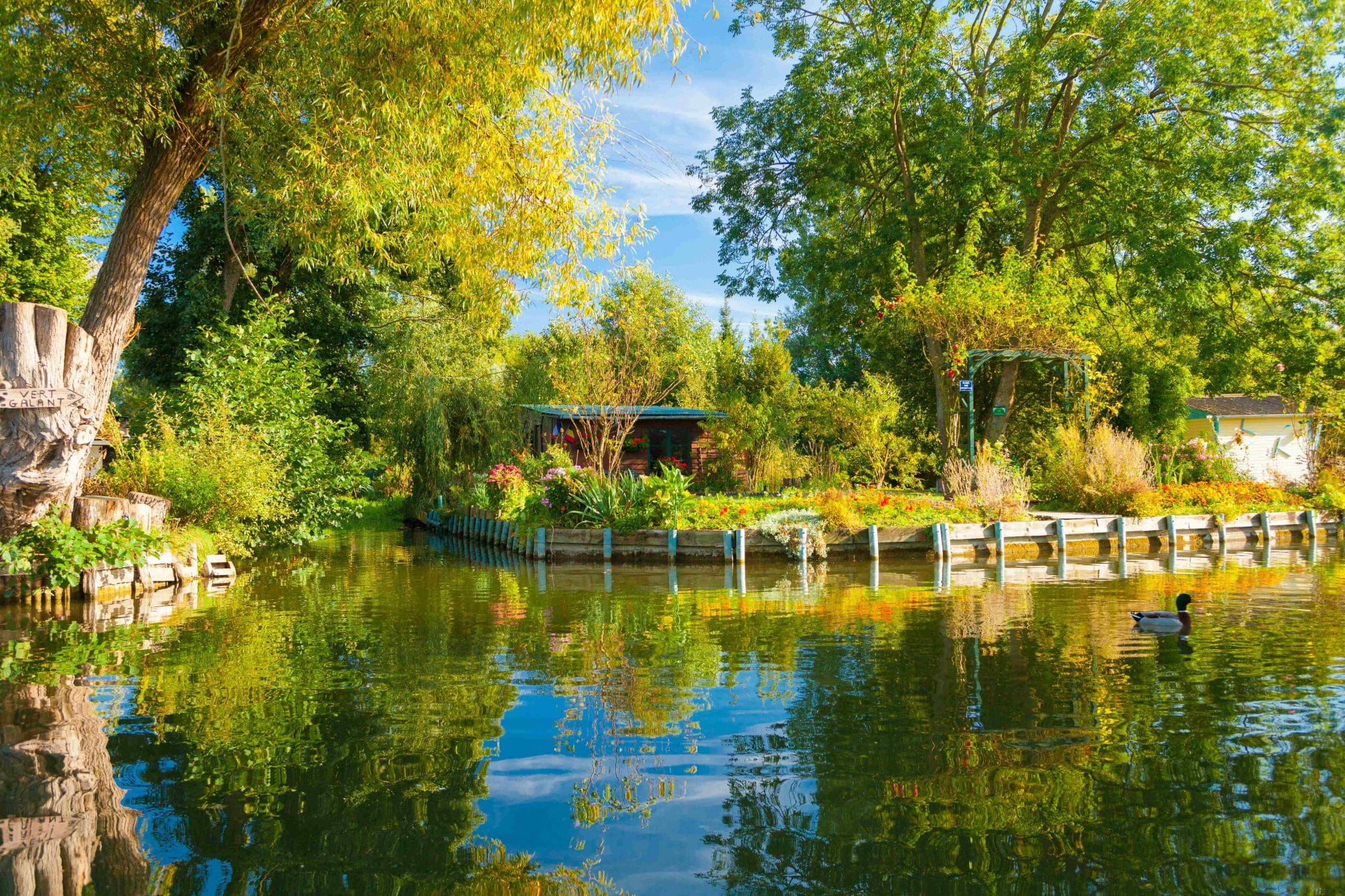 AdobeStock 176465399 hortillonnage amiens compressed2 scaled